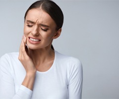 woman tooth pain